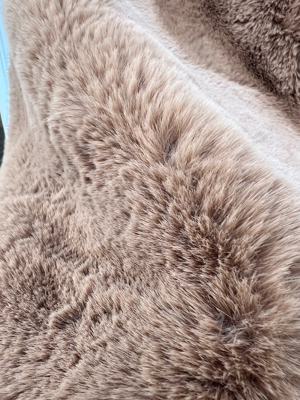 π Magaschoni Brown Faux Fur Throw Blanket Luxe Soft Chestnut Winter Holiday Gift - Picture 9 of 14
